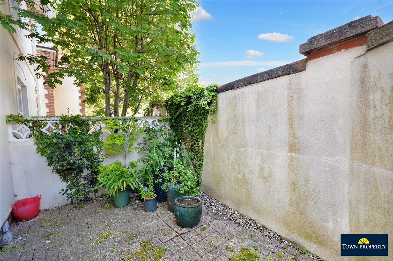 Property Details for Lismore Road, Eastbourne Town Property Estate